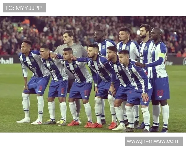 成都与重庆足球队对决赛后分析力量对比与战术探讨